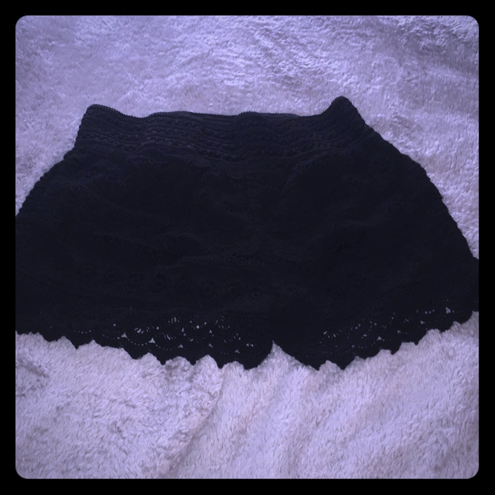 Women's M black and stylish shorts for summer.